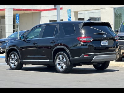 2024 Honda Pilot EX-L w/Rear Captain's Chairs
